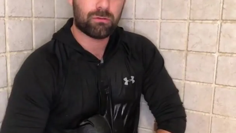 Hot hunk, big cock and lots of piss - ThisVid.com