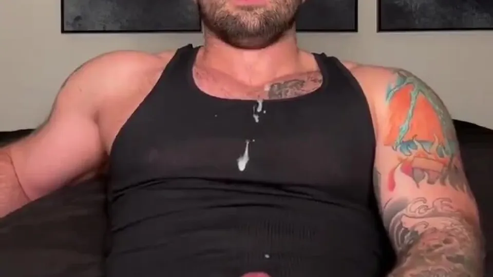 Hot hunk jerk off and cum in his face - ThisVid.com