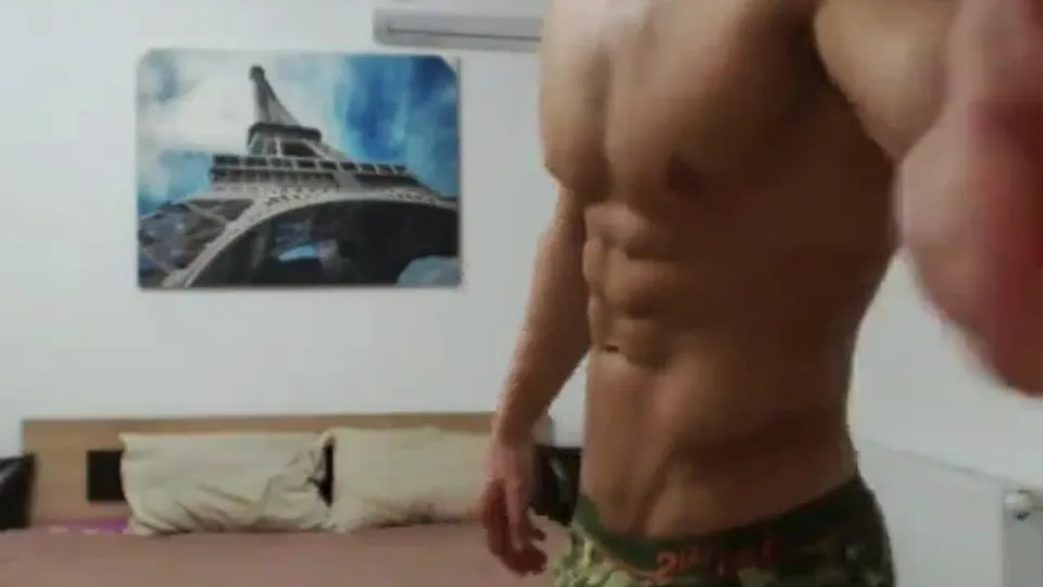 Hot hunk posing and stroking - ThisVid.com