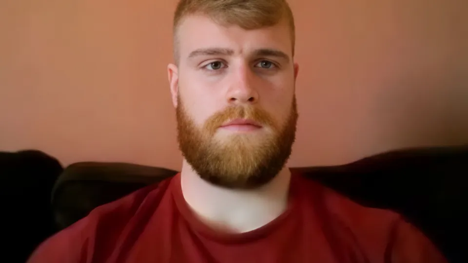 Ginger Hunk Escroqué et Masturbant