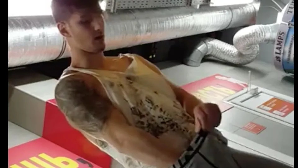 Hot Jock Caught Changing - ThisVid.com
