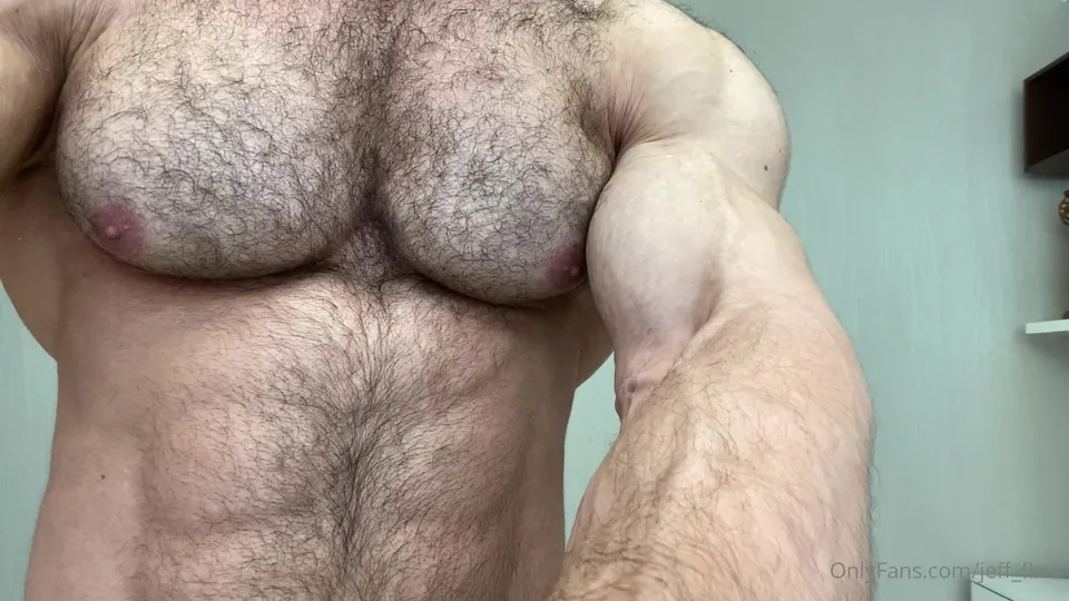 Hot man showing pecs and body - ThisVid.com em inglês