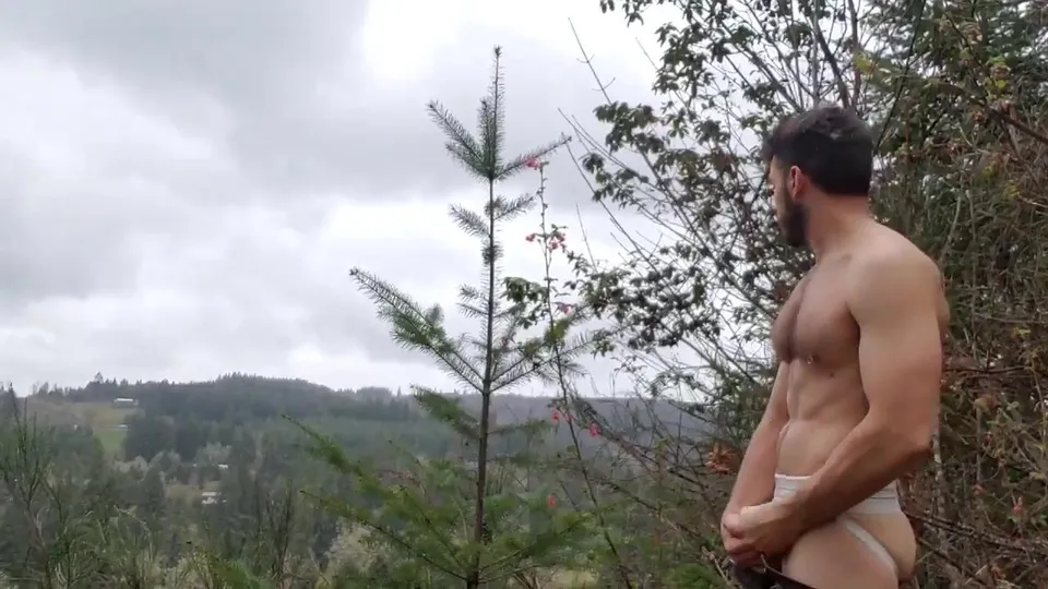 HOT MEN TAKING A PISS OUTSIDE - video 3 - ThisVid.com