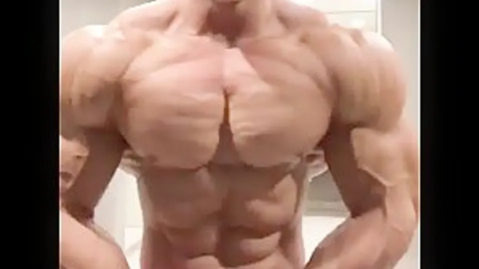 Hot Mirror Muscle Flexing