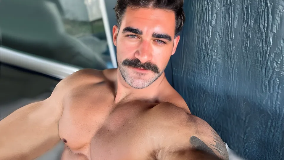 Hot Moustached Bodybuilder Loves Jerking Off - ThisVid.com