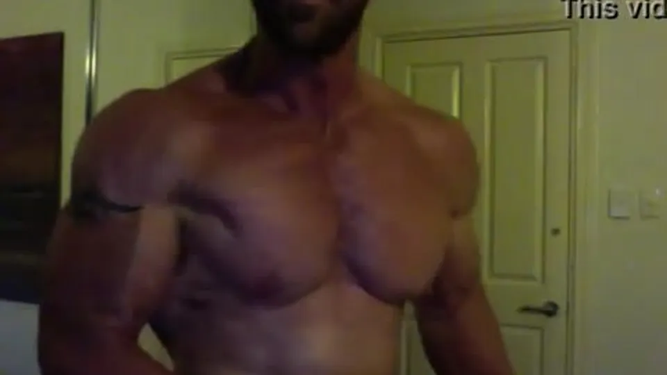 Hot muscle daddy flexes and cums - ThisVid.com