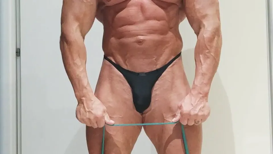 Hot muscle grandpa - video 2 - ThisVid.com