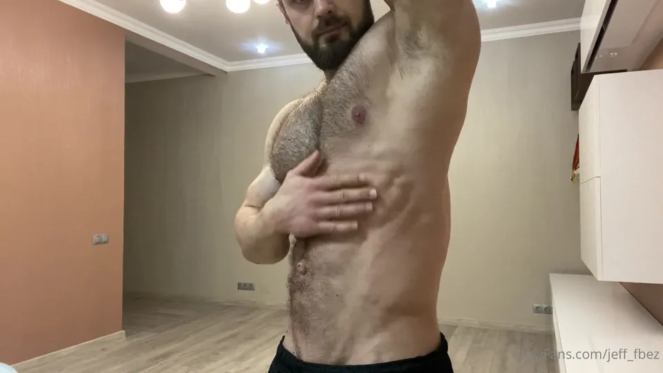 Hot muscle guy showing body - video 2 - ThisVid.com em inglês