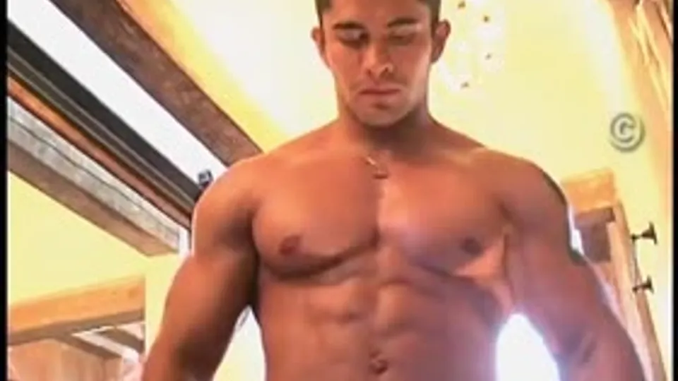 رجل العضلات في العمل