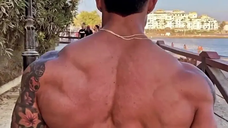 HOT muscle - ThisVid.com