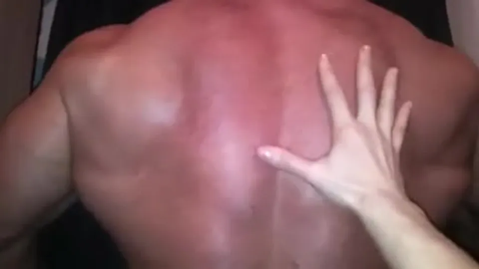 Hot muscle worship - ThisVid.com