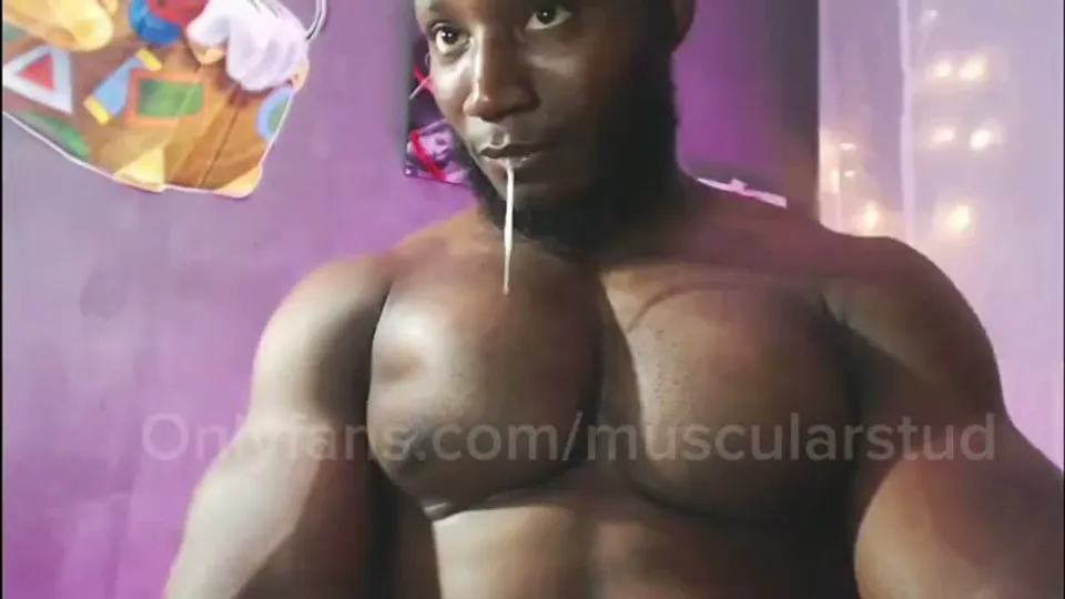 HOT MUSCULAR PEC WORSHIP