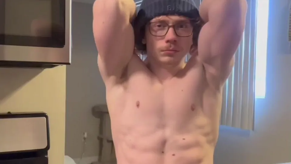 Hot nerd flexes and shows off his big cock - ThisVid.com 中文