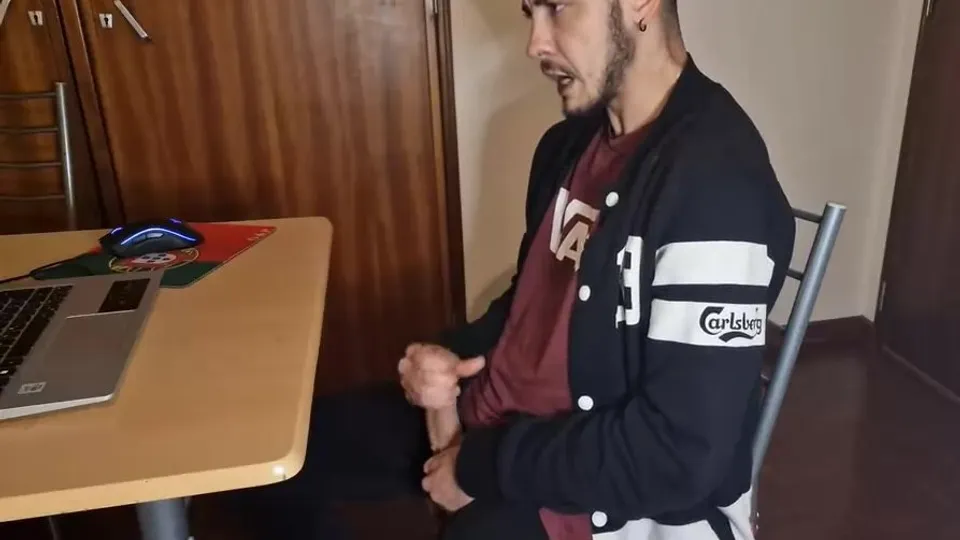Hot scruffy 28yo Italian - wanking to loud str8 porn - ThisVid.com