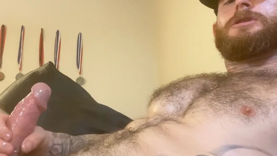 Alpha Man masturbeert op cam