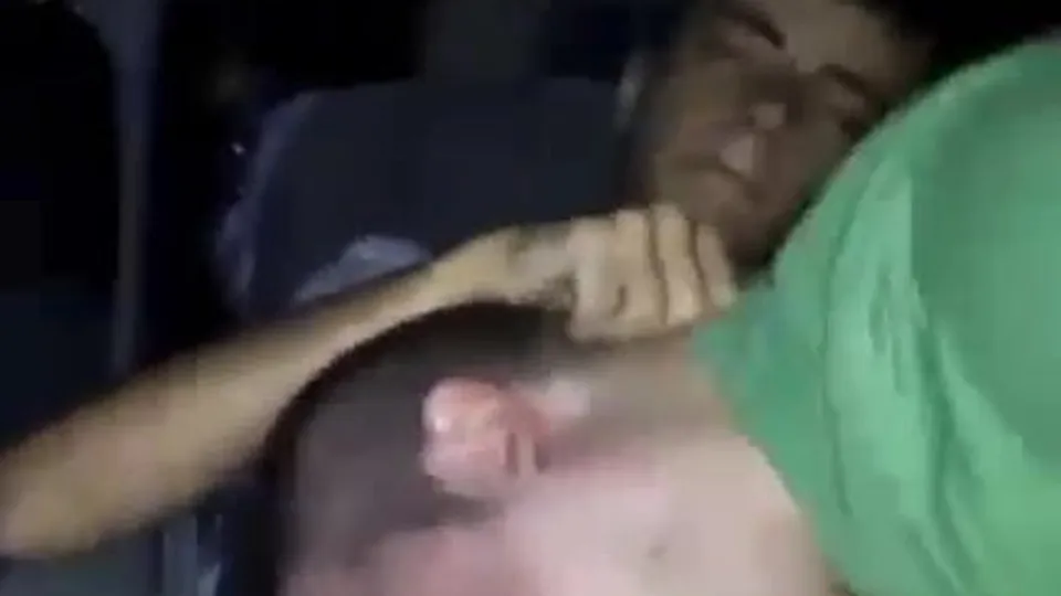 Pierwszy Blowjob Geja dla Przyjaciela z Pojazdu