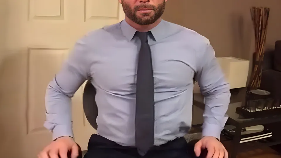 Hot Straight Daddy Showing Off After Work - ThisVid.com