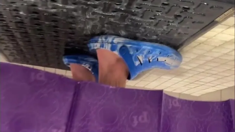 Hot Straight Guy Caught In Showers - ThisVid.com