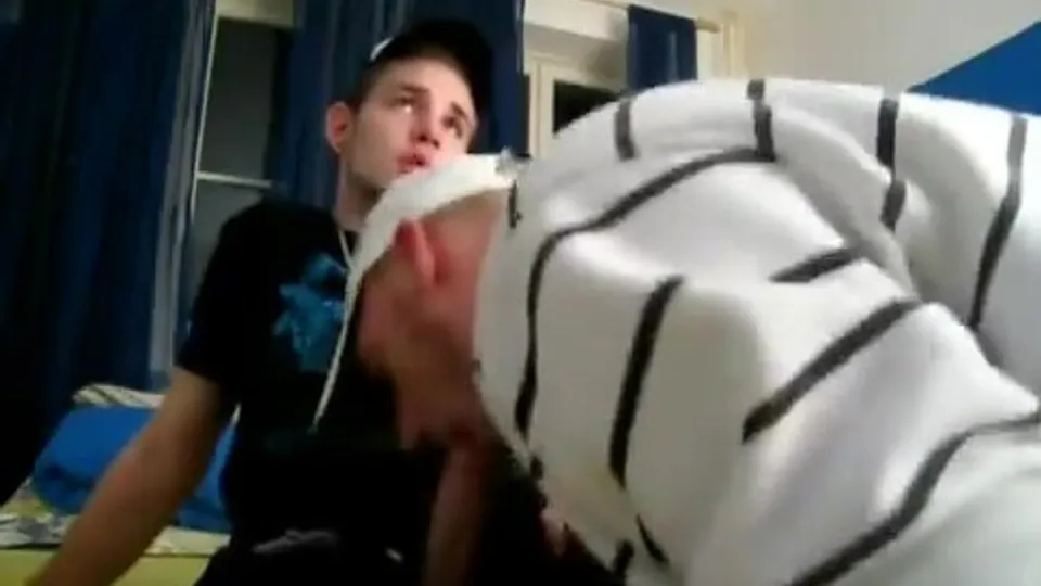 Hot straight guy getting jerked off - ThisVid.com