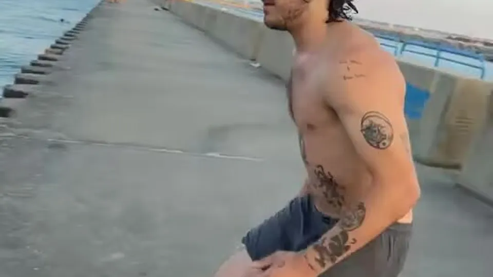 Hot straight guy pisses his boxers - ThisVid.com