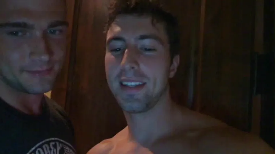 Hot Straight guys kissing - ThisVid.com