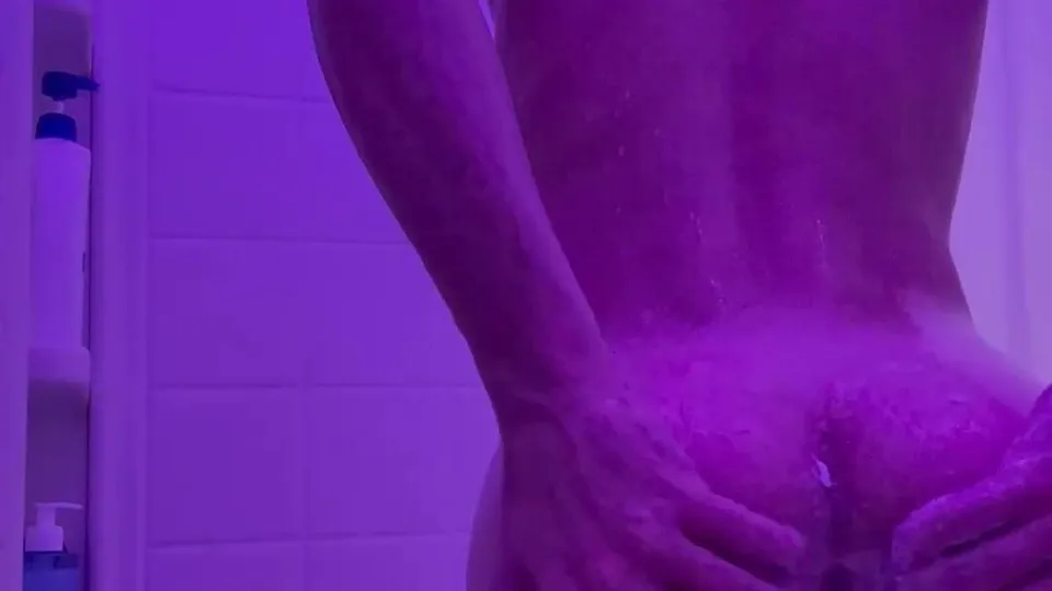 Hot straight twink in shower - ThisVid.com