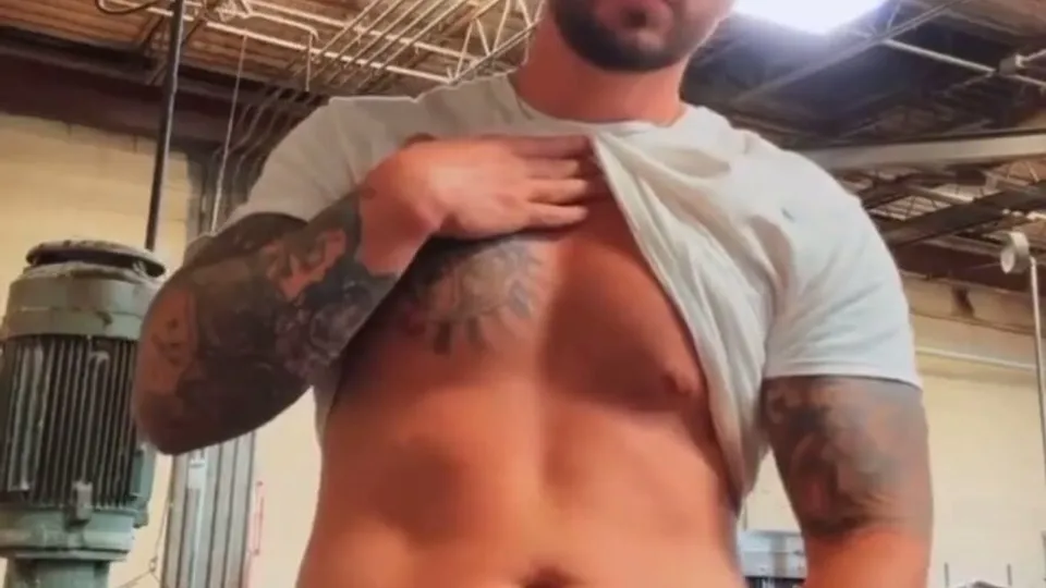 HOT STUD shows off cock and body while at work - ThisVid.com