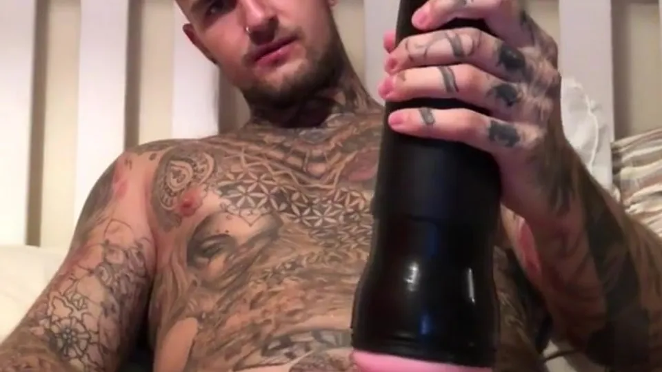 HOT TATTOED DANNY WITH GREAT CUMSHOT 2 - ThisVid.com
