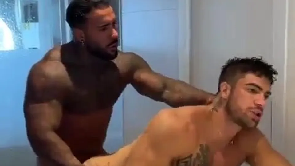 Hot tattoed muscle hunk fucks his muscle bottom - ThisVid.com