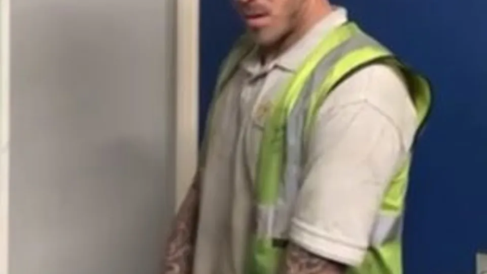 Hot tradie wank - ThisVid.com