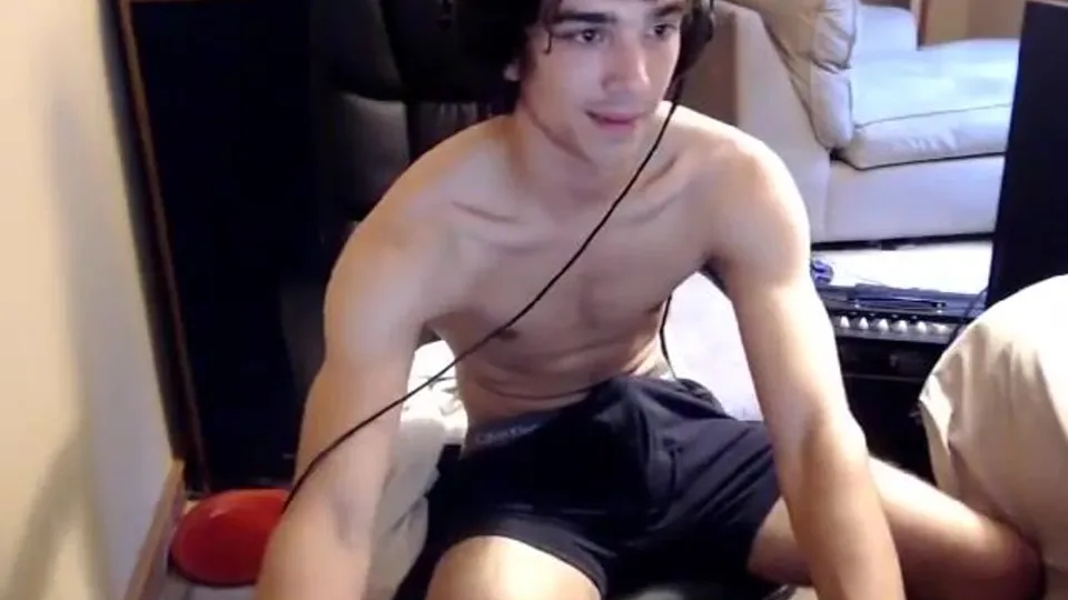 Hot Twink Camming Boys Porn jerks off on cam