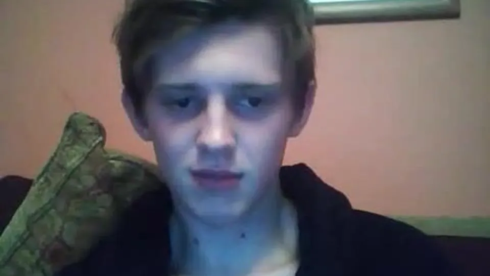 Hot Twink selfsuck and measured his dick