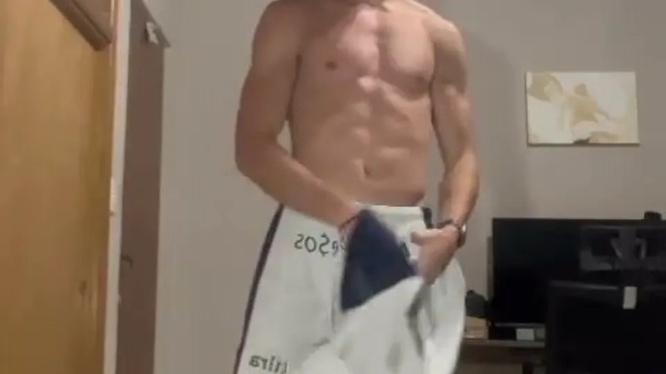 Hot twink showing himself - ThisVid.com