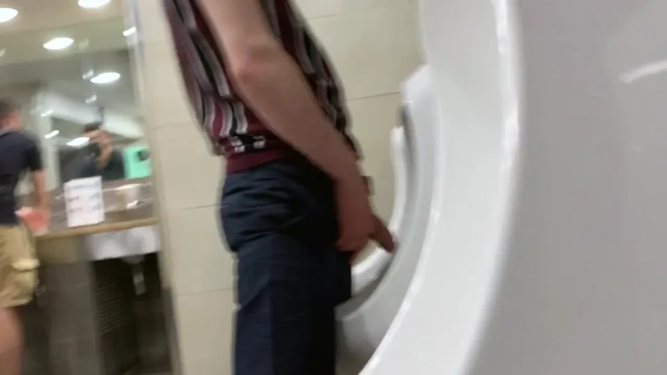 Hot uncut cocks pissing closeup - ThisVid.com