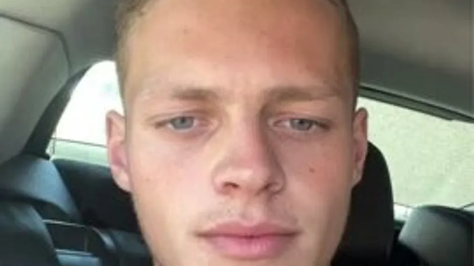 Hot verbal uncut Scottish lad baited on insta - ThisVid.com