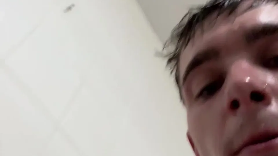 Hot White Guy Gyms In Gym Shower - ThisVid.com