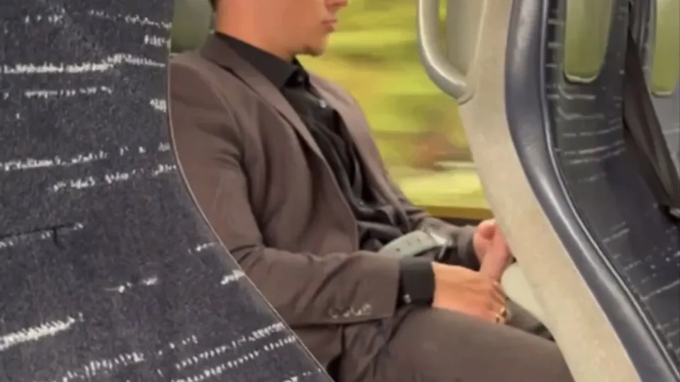 HOT YOUNG LAD JERK OFF IN THE BUS - ThisVid.com