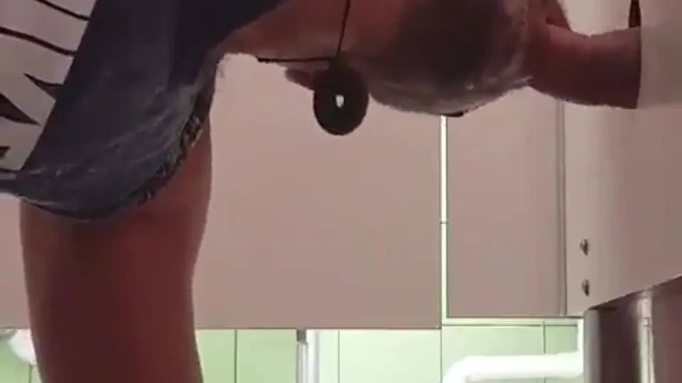 Блондинка-мамка и молодой жеребец