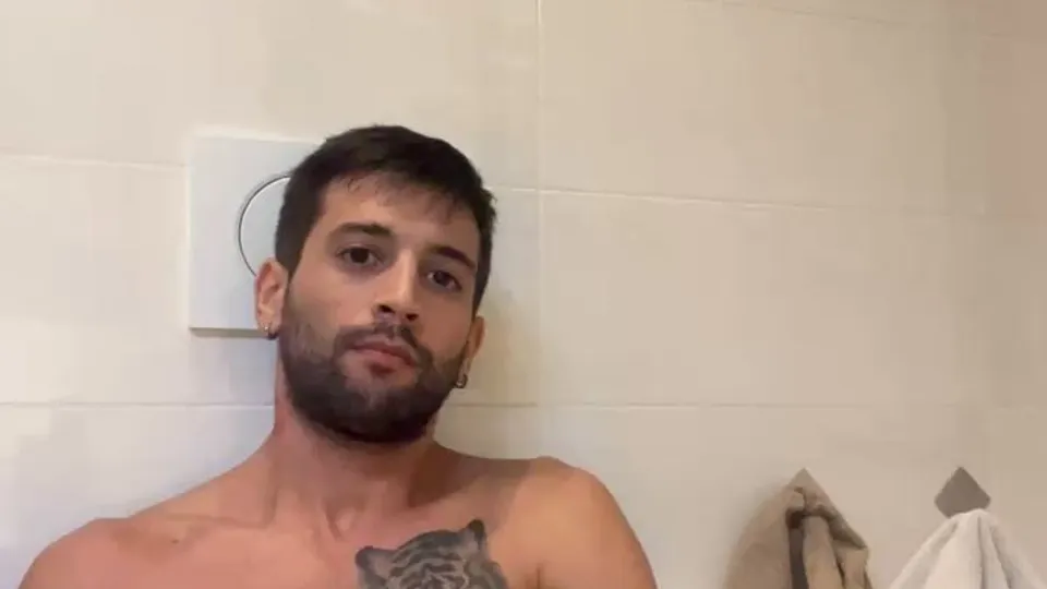 Hottie cums21 - ThisVid.com
