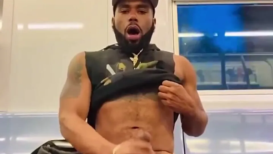 Hottie wanks and cums in public train - ThisVid.com