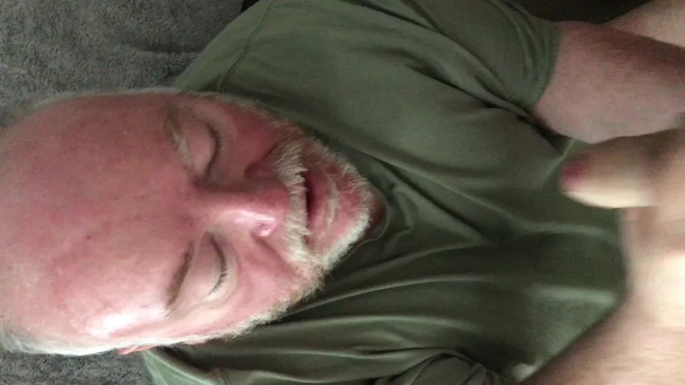 HUGE CUMSHOT FACIAL 2 - ThisVid.com