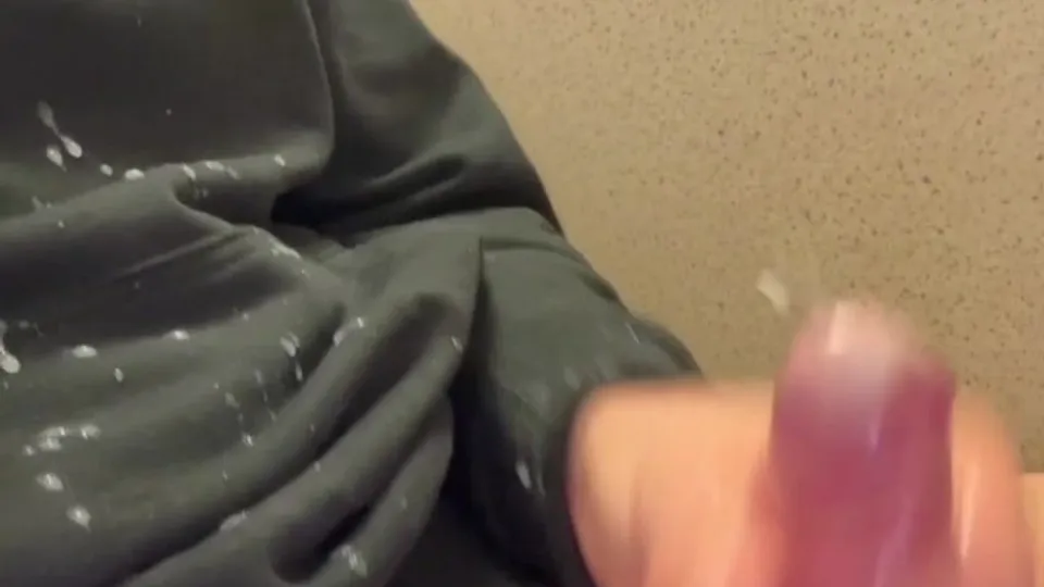 Muscular Man Jerks Off on Webcam