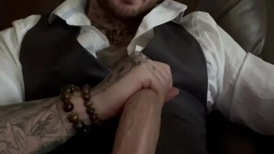Hung Alpha wants you to please him - ThisVid.com