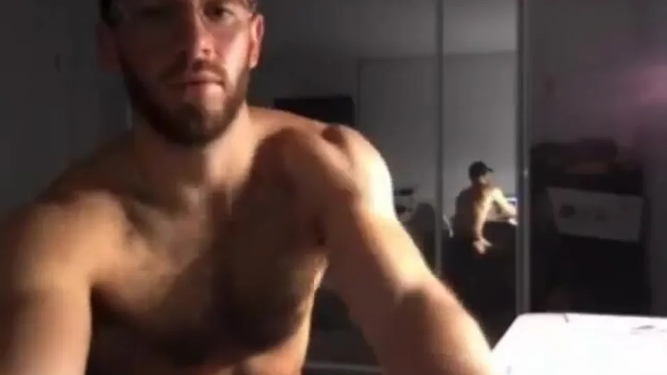 Hung and fit uncut dude jerking off - ThisVid.com 中文