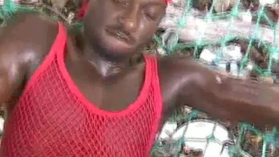 Hung black guy stroking in hammock - ThisVid.com