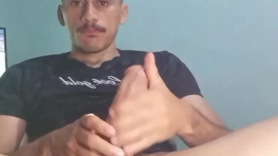 Hung Brazilian with tight hole stroking - ThisVid.com