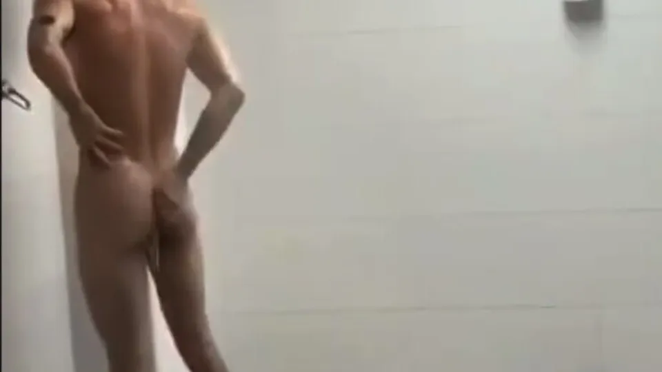 Hung guy getting hard in the gym shower - ThisVid.com