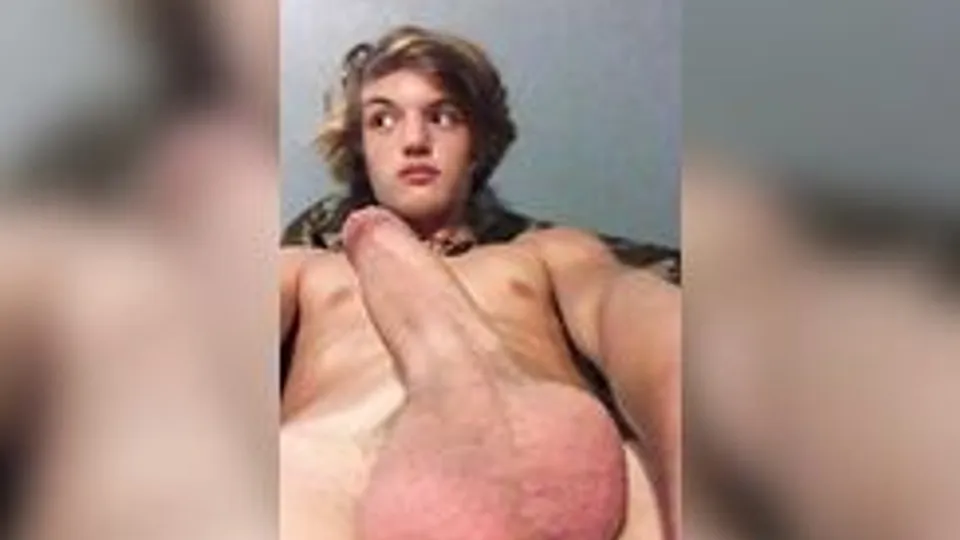 Hung Hippie Hottie Uses Hole