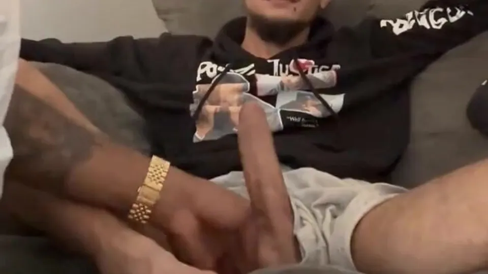 Hung light-skinned cutie serviced - ThisVid.com