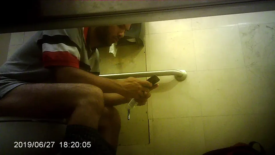 Hung spy cam - ThisVid.com